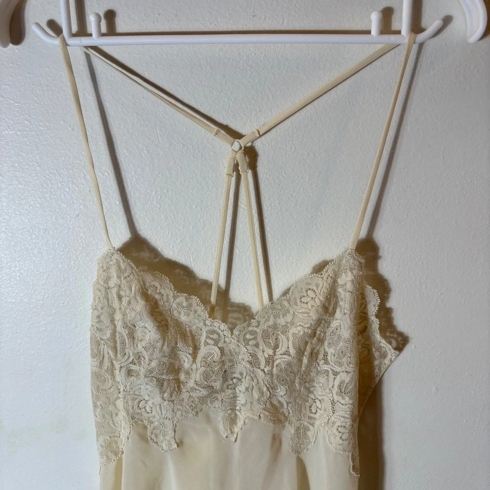 Victoria's Secret Ivory Lace Trim Slip‎ Chemise Nightgown Size Small